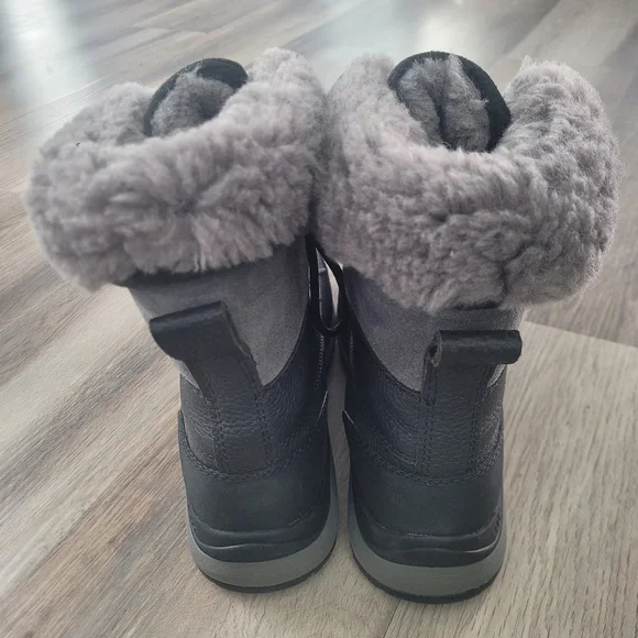 Ugg Adirondack III Boots Size 8.5 - Picture 4 of 11